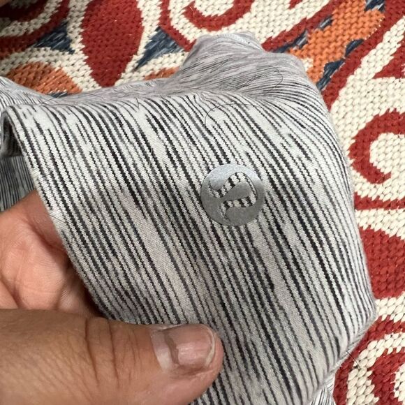 Wunder Under Scalloped Hem High-Rise Crop - Picture 3 of 3